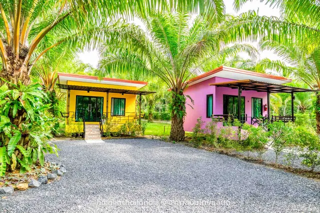 Farinda Resort (Halal)