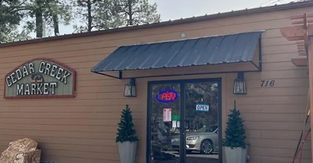 Cedar Creek Mrkt. Sandwiches soup homemade cookies gifts