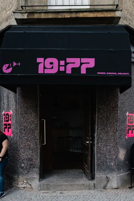 19:77 - VEGAN RIOT FOOD + BAR : Home of RAMONES MUSEUM