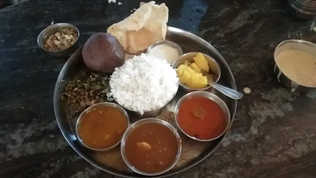 Sri Kabbalamma Hotel