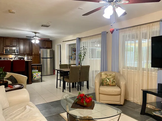 Vacation rental with heated private pool, 2B2BR, pet friendly, Naples Park, 5 min from the beach