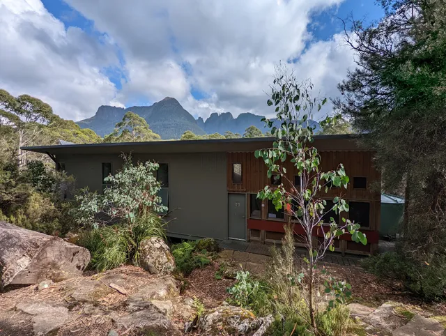 Bert Nichols Hut (Windy Ridge)