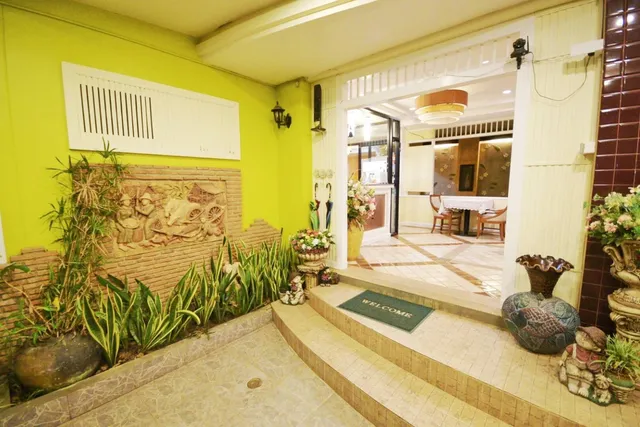 รุ่งนธีเพลส แอนด์ บูทิคโฮเทล (Rungnateeplace & Boutique Hotel)