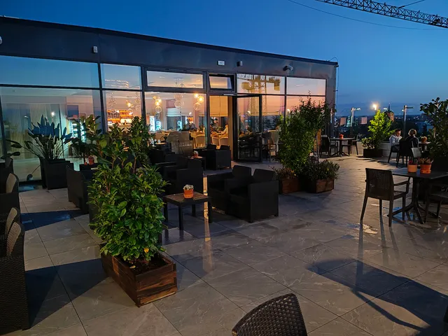 Nostalgia Cafe & Coctail Bar