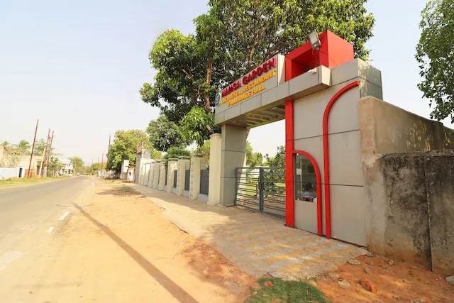 OYO 38549 Hotel Hansa Garden