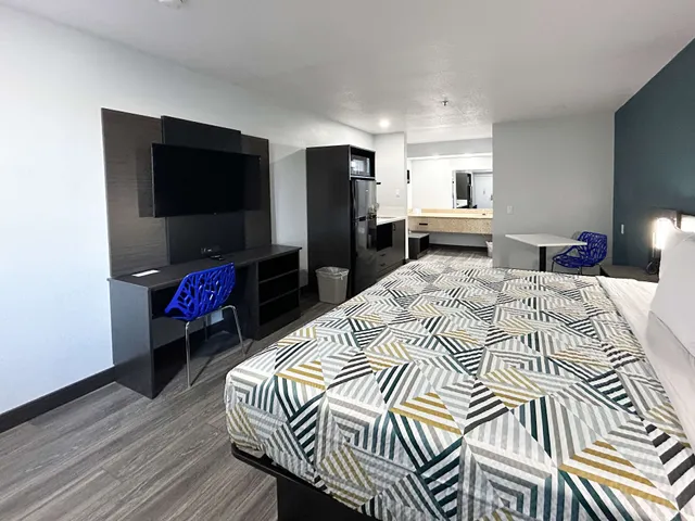 Studio 6 Bakersfield, CA - South