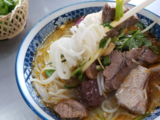 Bún bò Bé Mai