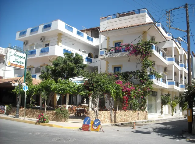 Uncle George Studios & Apartments