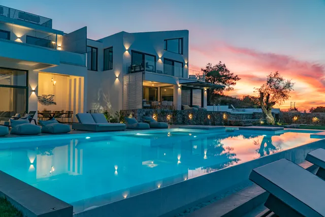 Eliandreia Luxury Villa