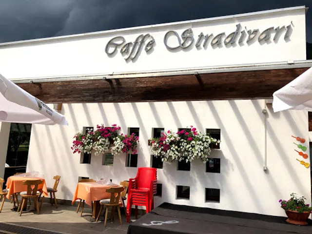 STRADIVARI family bar & lounge