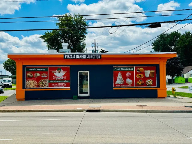 Pizza & Bakery Junction | 100% Vegetarian 🌱 | Best Pizza & Bakery in windsor