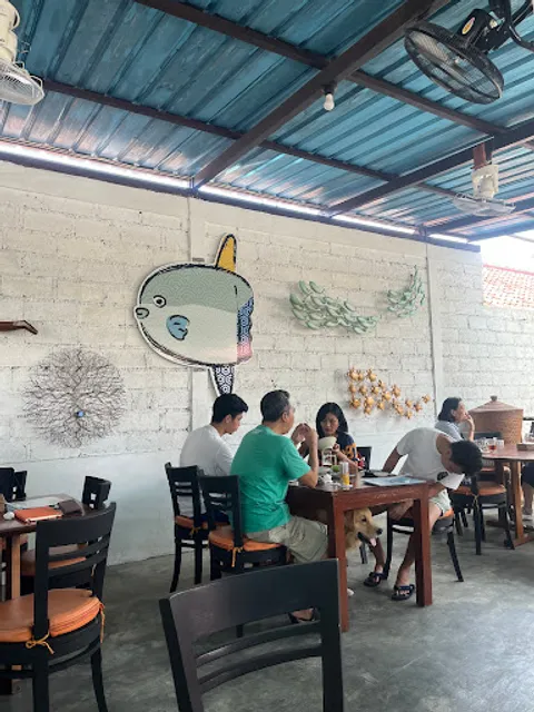 Warung mola mola