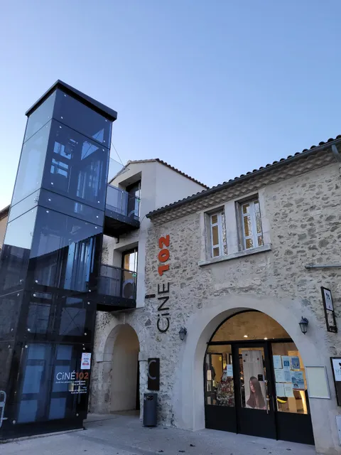 Ciné 102