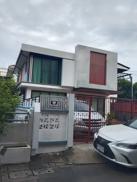 Sukhum Mega Bangna guest house