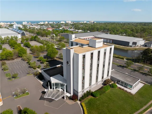 DoubleTree by Hilton Hotel Virginia Beach