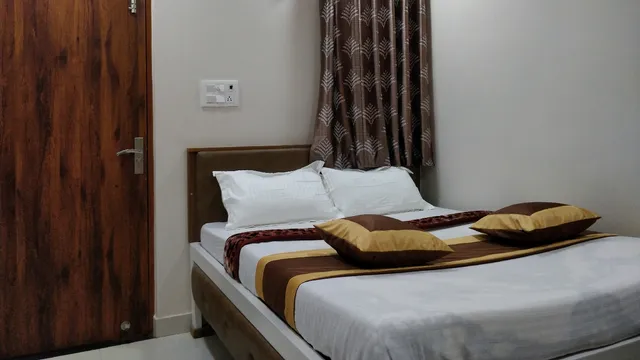 C N Comforts Hotel & Dormitory