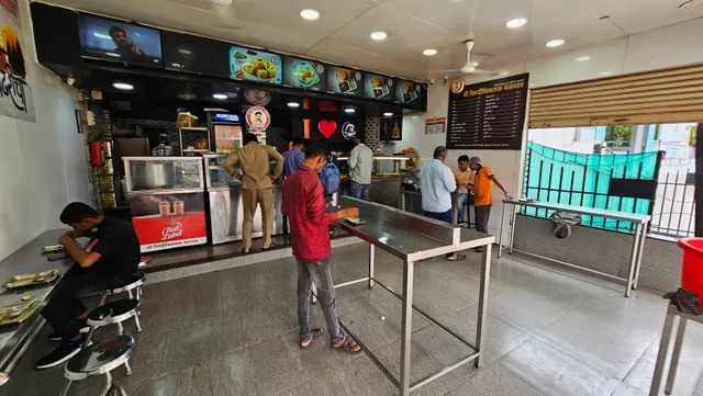 Shri Siddhivinayak Vadapav - Moshi