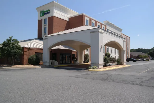 Holiday Inn Express Fredericksburg Southpoint by IHG