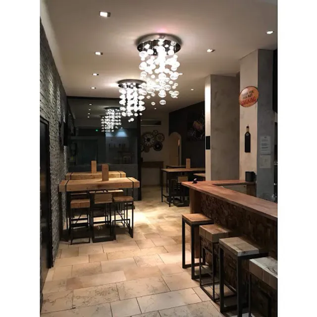 L'IMPRÉVU ville de LA CRAU