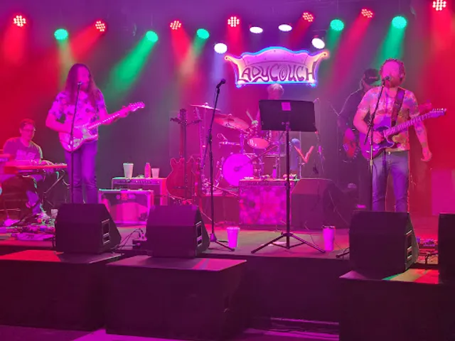 Brick House Restaurant & Lounge