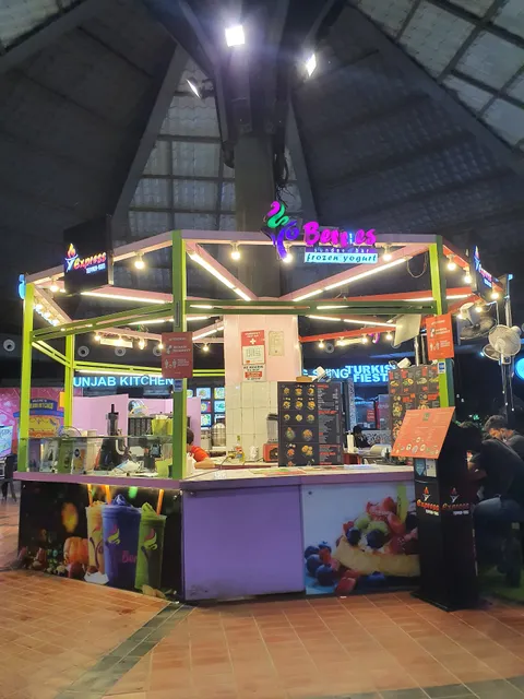 100 Feet Madani Avenue Nursery