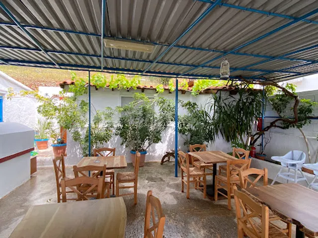 Paris restaurant (Ο Πάρης) psilli ammos marathokampou