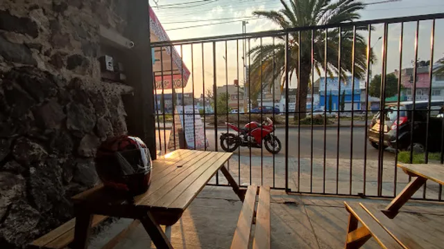 No debí Besarla Restaurant