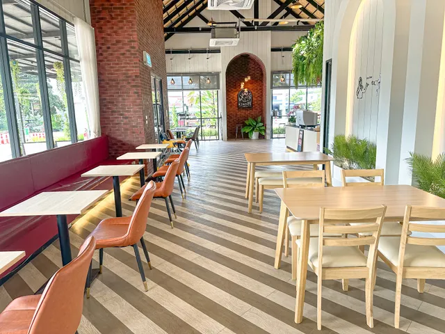 Kindee Cafe & Restaurant