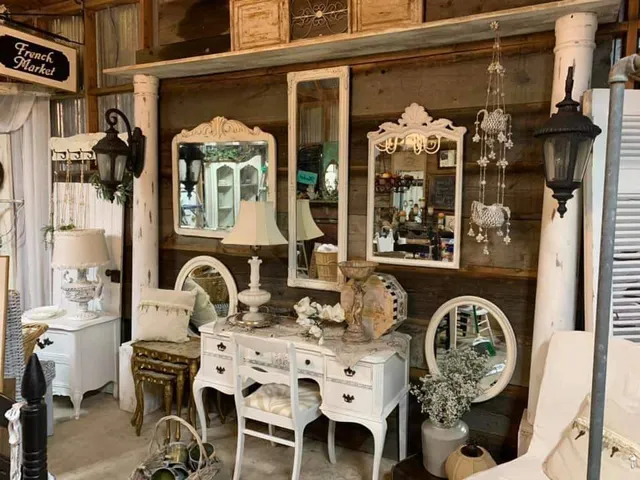 Daisy & the Dandelion Vintage Market