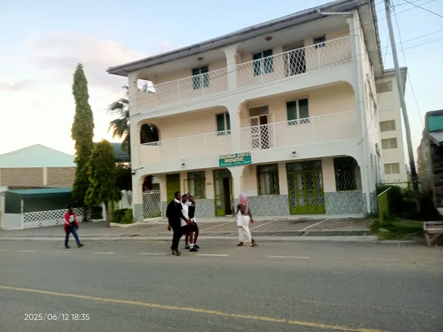 Frepego Lakeview Resort