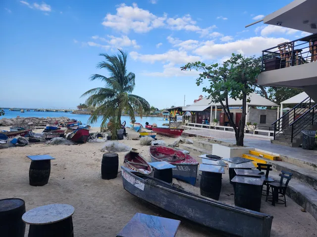 Lobster Dave Seafood Restaurant and Sports Bar