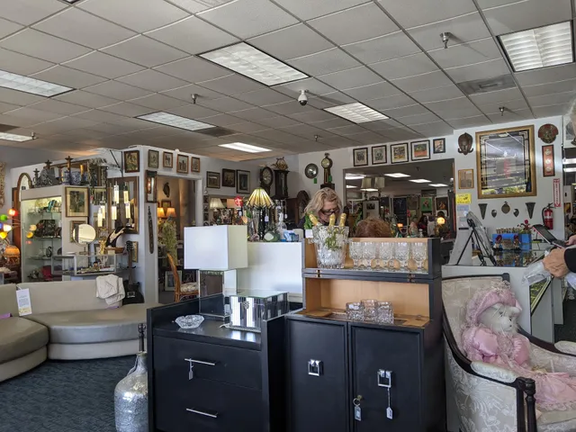 Oceanside Antiques & Collectibles