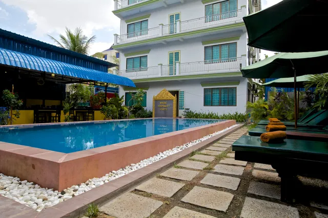 Damnak Riverside Villa