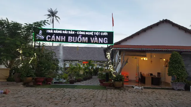 Canh Buom Restaurant