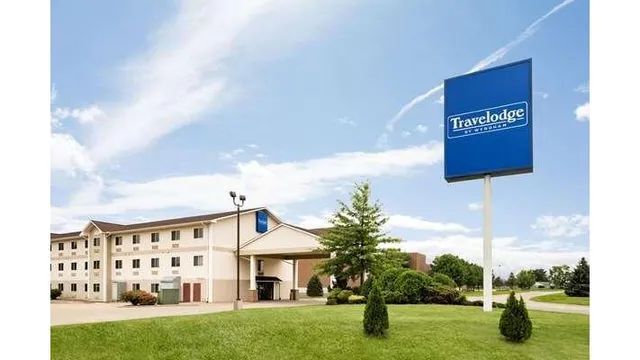 Travelodge by Wyndham Clinton Valley West Court