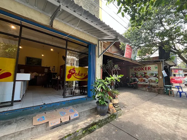 Warung Ayam Goreng Roker Sawojajar