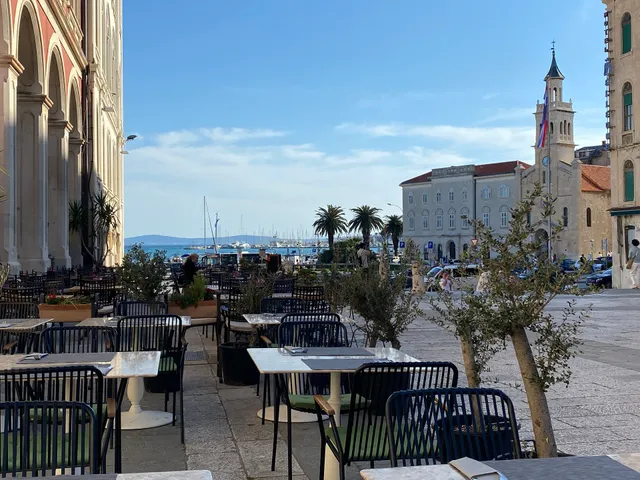 Fish Mama Seafood & Steak