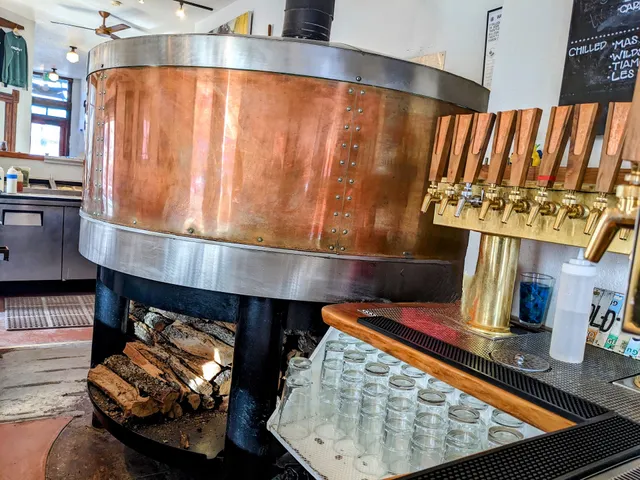 CROSSCUT PIZZERIA & TAPHOUSE