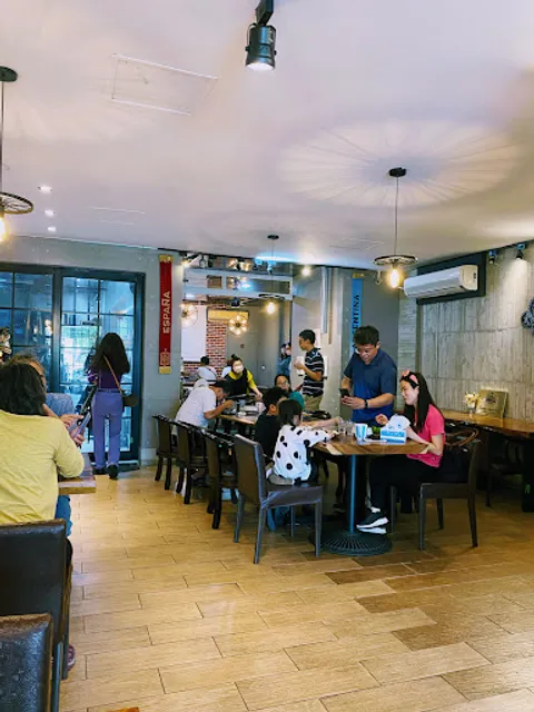 尖峯洋食（這裡是餐廳，美髮預約請打089321717）