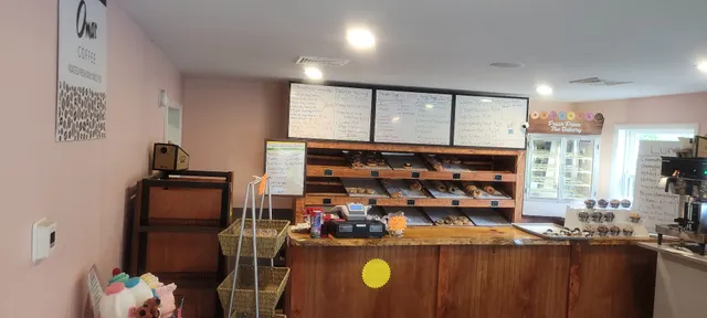 THE DONUT HUT AND BAKERY