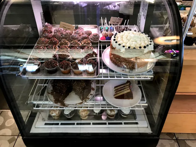 Izzio Bakery Central Market