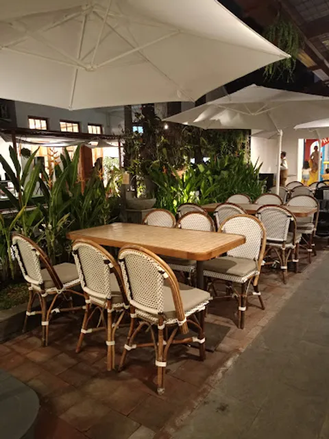 Bumi Aki Heritage Bandung - Sajian Sunda Modern, Satu Meja Tiga Generasi