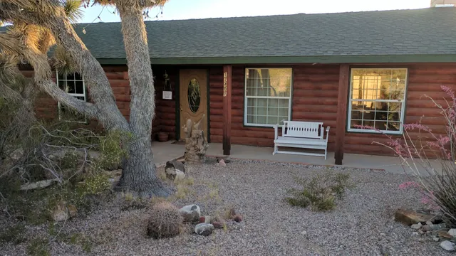 Joshua Tree Ostrich Ranch and Guest House