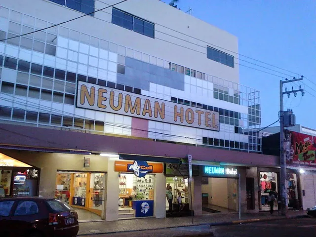 Neuman Hotel