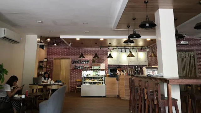 Coffee at Yellow Hauz