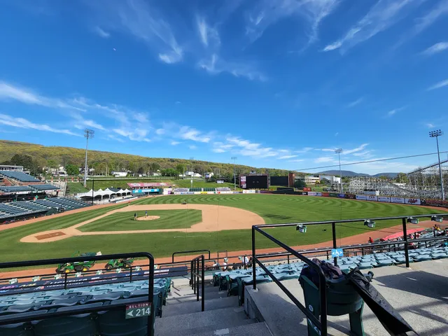 Peoples Natural Gas Field