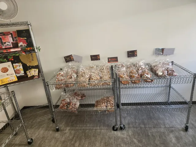 (株)七尾製菓 本社工場 お菓子売場