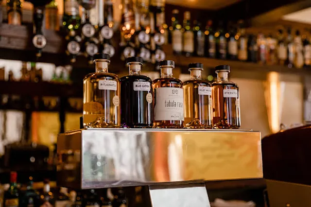 Andy’s Café Cocktail & Gin Tonic Bar