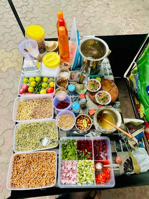 Singh Healthyfood Cafe || Best cafe in Noida