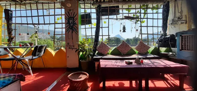 Travelers Boutique restaurant